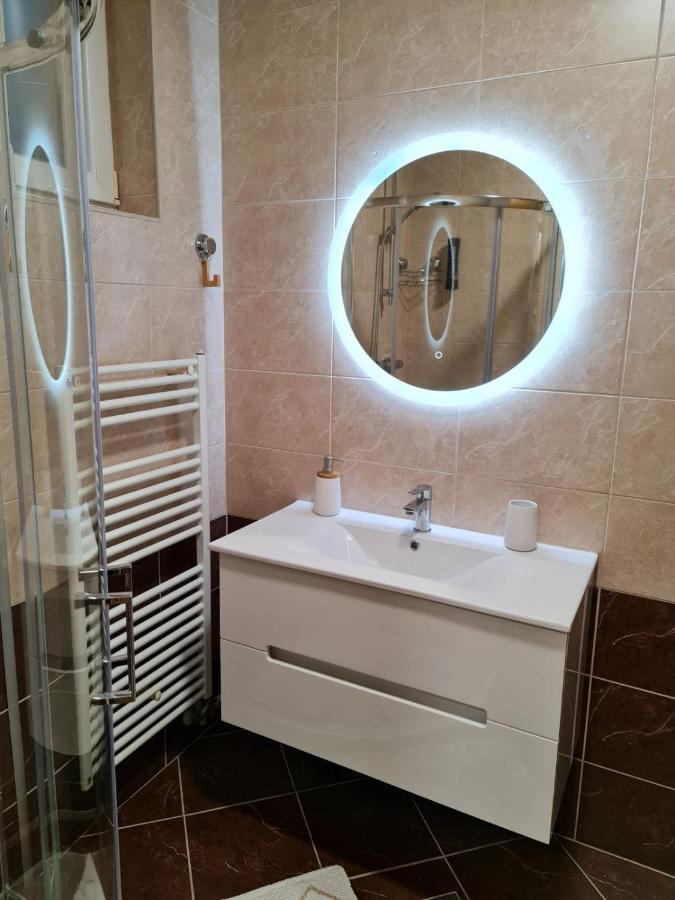 Apartman Vinyl - Self Chek-In Osijek Extérieur photo