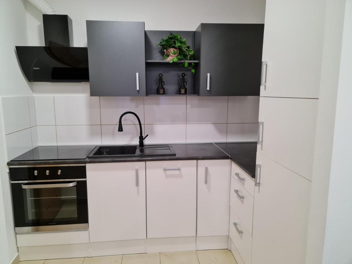 Apartman Vinyl - Self Chek-In Osijek Extérieur photo
